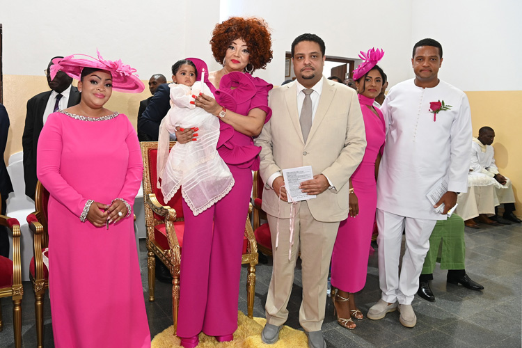 Madame Chantal Biya présente au baptême de sa petite-fille