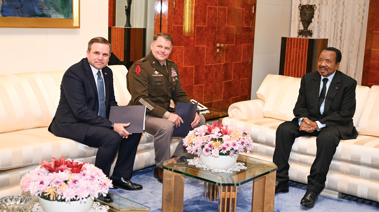 Le Commandant Adjoint du Commandement des États-Unis pour l'Afrique (US AFRICOM) au Palais de l’Unité.