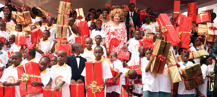 Fondation Chantal BIYA : communion totale entre les enfants et leur maman