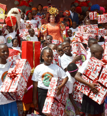 Arbre de Noël 2015 à la Fondation Chantal BIYA : Des cadeaux et du réconfort pour les enfants malades ou déshérités