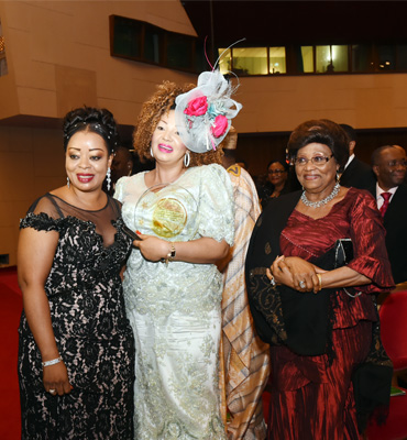 Madam Chantal BIYA receives award at Canal 2’Or