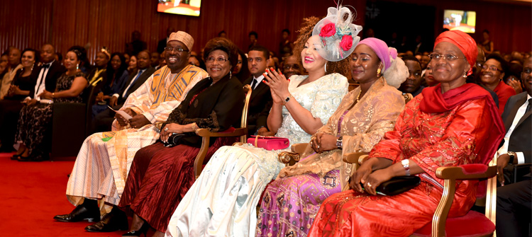 Madam Chantal BIYA receives award at Canal 2’Or