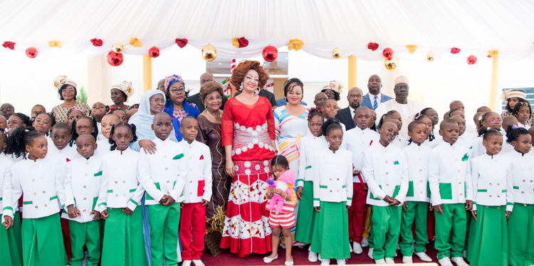 Mrs Chantal BIYA Lights 2018 Christmas Tree with Pupils of ‘Les Coccinelles’ 