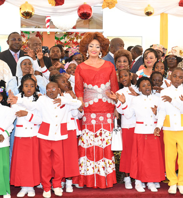 Mrs Chantal BIYA Lights 2018 Christmas Tree with Pupils of ‘Les Coccinelles’ 