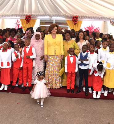 Pupils of “Les Coccinelles” Light 2016 Christmas Tree with Mrs. Chantal BIYA