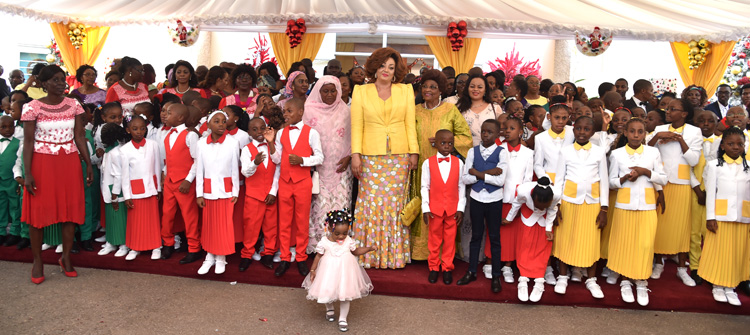 Pupils of “Les Coccinelles” Light 2016 Christmas Tree with Mrs. Chantal BIYA