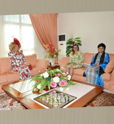 The First Lady with the spouses of the close collaborators of the Head of State