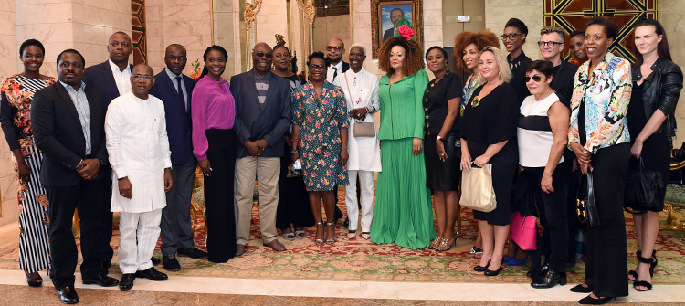 Madam Chantal BIYA receives a group of artists