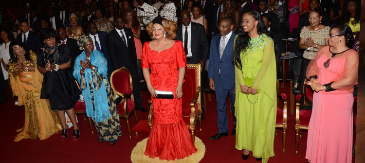 Miss Cameroun 2015 : Madame Chantal BIYA  aux cotés des reines de la beauté