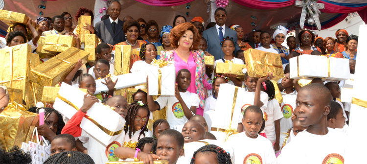 Fondation Chantal BIYA : une foire aux cadeaux de Noël