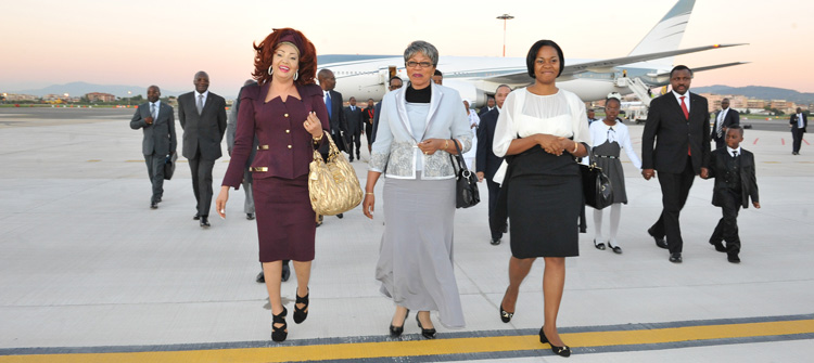 La Première Dame du Cameroun en compagnie des épouses des Ambassadeurs du Cameroun près le Saint-Siège, et en Italie.