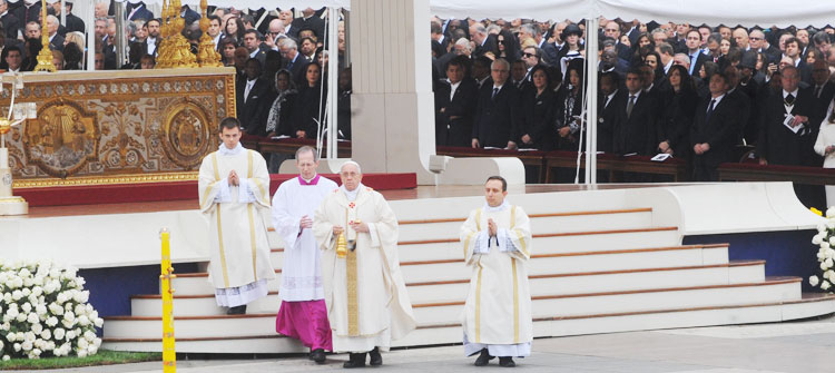 Presidential Couple attend canonisation mass