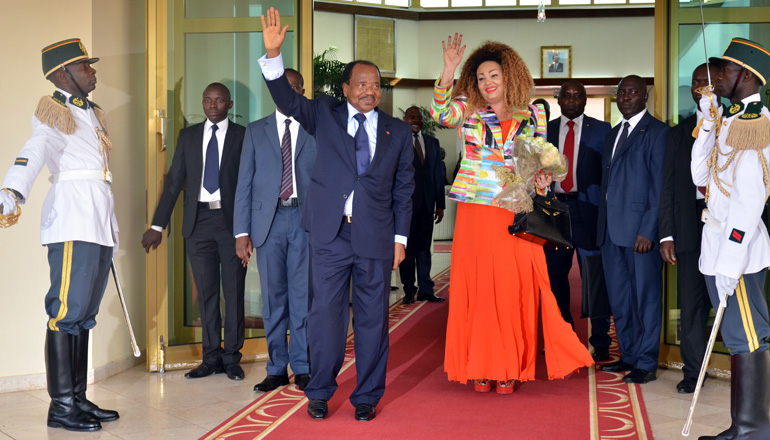 Le Couple présidentiel de retour à Yaoundé