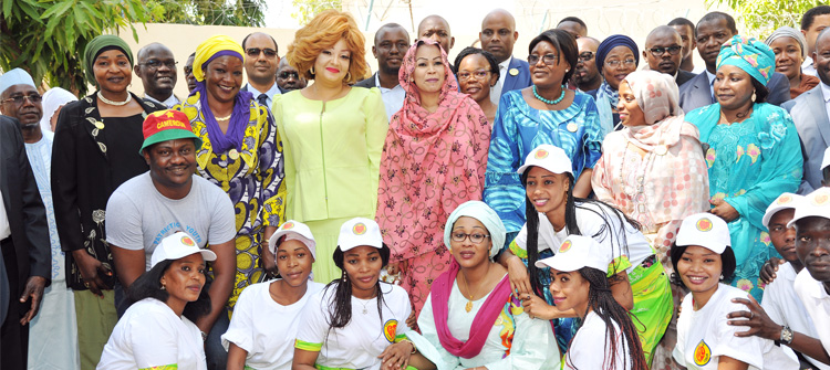 Madame Chantal BIYA visite la Fondation « Grand Cœur »