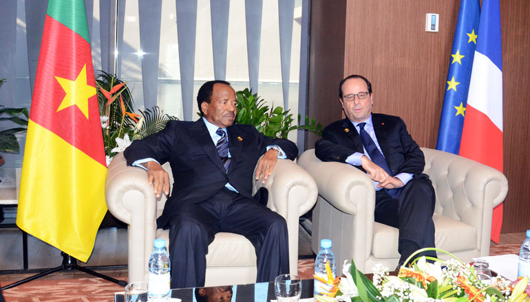 Tête-à-tête entre Paul BIYA et François HOLLANDE et entre Paul BIYA et Stephen Harper à Dakar