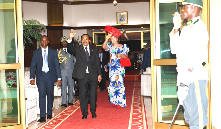 Le Couple présidentiel de retour de Maroua